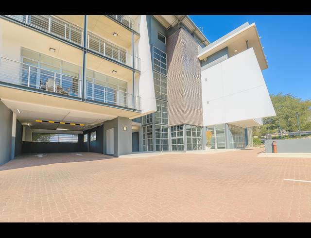 358M² OFFICE TO LET IN LYME PARK